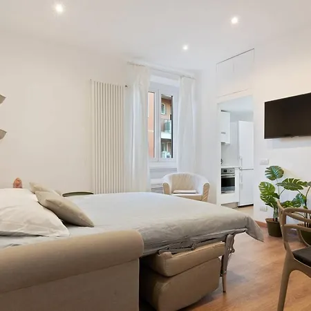 Amazing With Botanic Touch In The Center Apartment