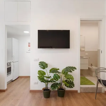 Amazing With Botanic Touch In The Center Apartment