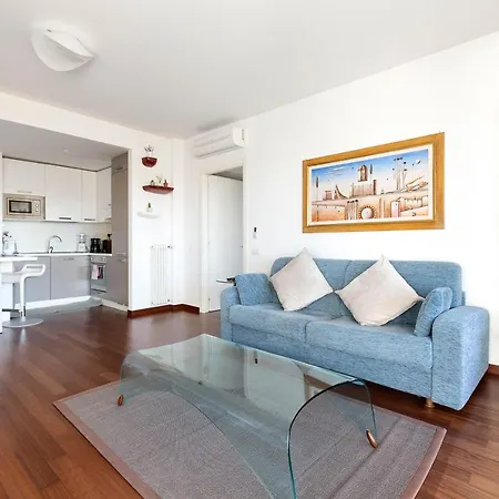 Bocconi Modern Large Appartement Milan
