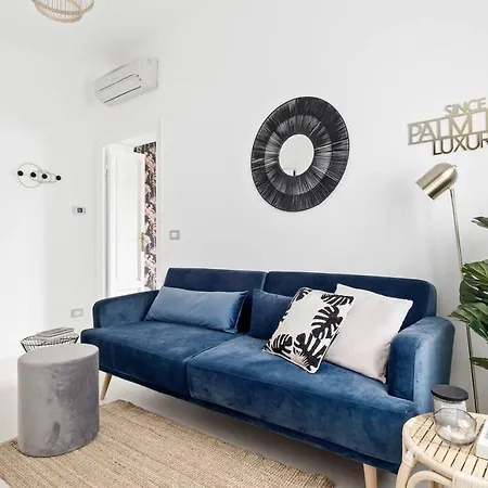 Golden Navy Design In Porta Venezia *