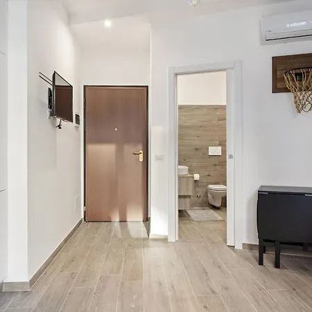 Modern And New Flat In Duomo Area Apartman Milánó