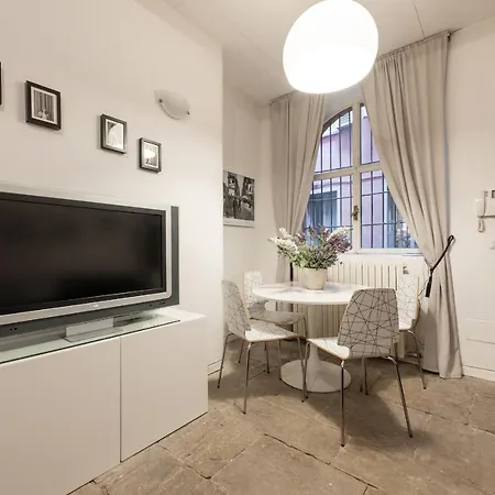 Urban District - Old Town Brera 1br Appartamento *