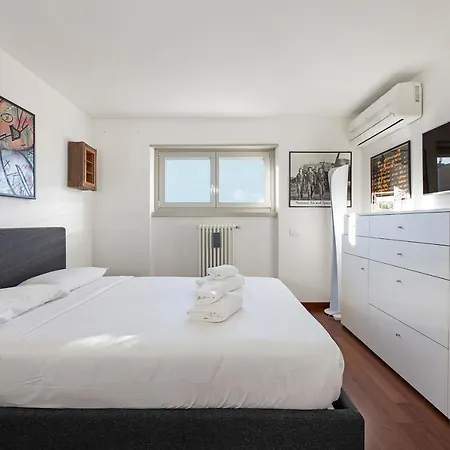 Bocconi Modern Large Appartement