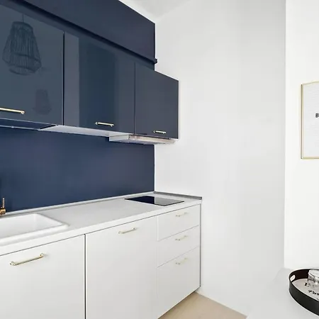 Golden Navy Design In Porta Venezia Apartman