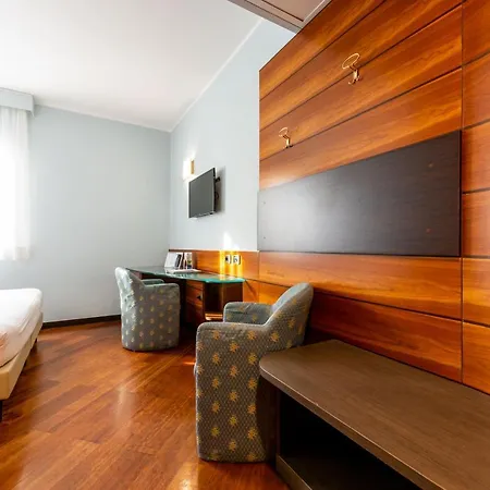 Hotel Mirage Sure Collection By Western Milan