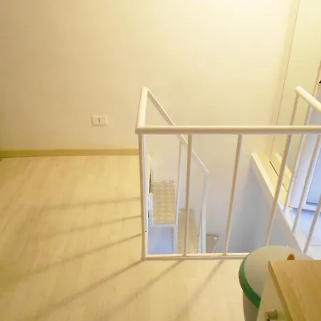 Cozy Private Mezzanine In Shared Guest house