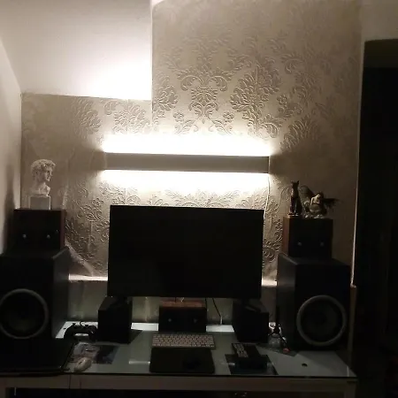 In Private Basement In Shared * Mailand