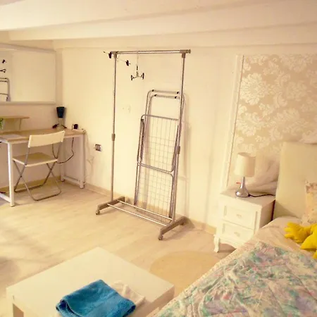 Cozy Private Mezzanine In Shared *