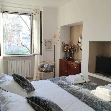 Madeleine - Arco Della Pace Mailand