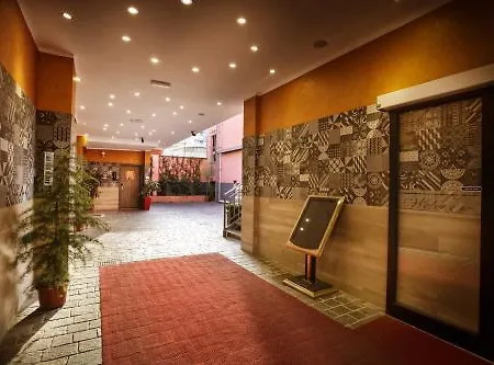 イジバン ホテル 3*