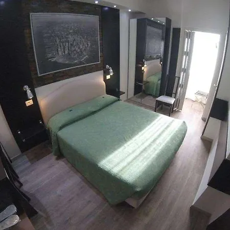 佩鲁吉诺酒店 3*