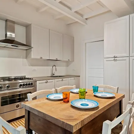 Elegant And Spacious Flat In Navigli