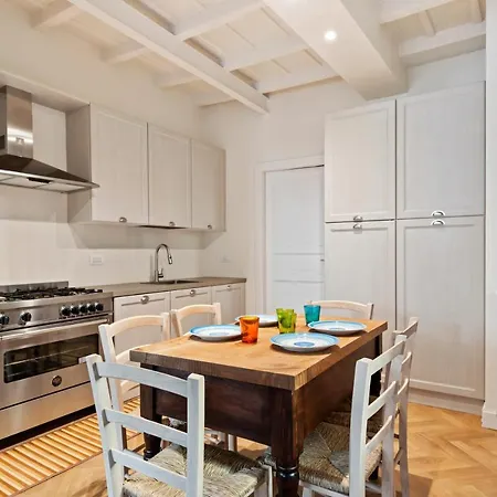 Elegant And Spacious Flat In Navigli Apartment *
