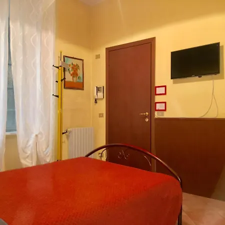 Apartment On The Corner With Piazza Duomo Milan