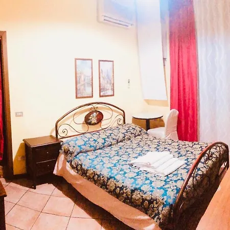 Apartment On The Corner With Piazza Duomo Milan