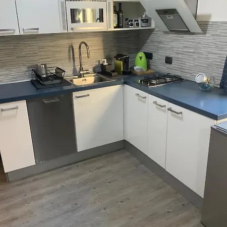 Charming Elise- Close To Station شقة *