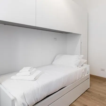 Italianway - Luigi Guanella 2 * Milan