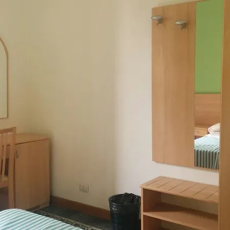 Adam's House 旅馆