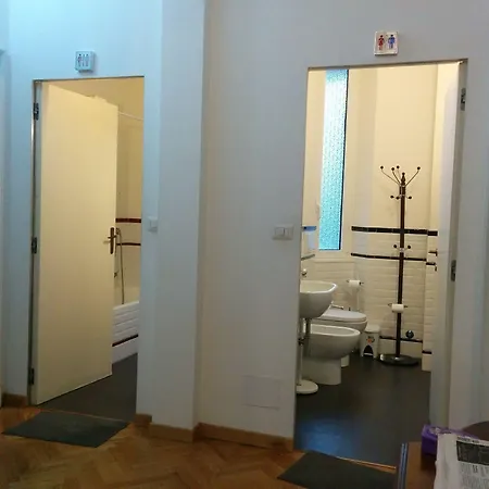 Adam's House Hostel *