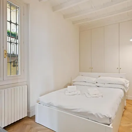 Apartment Elegant And Spacious Flat In Navigli Milan