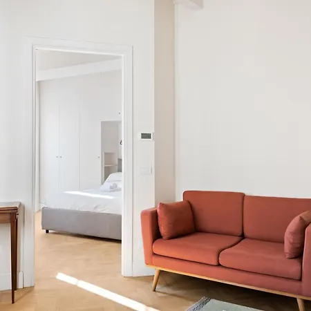 Elegant And Spacious Flat In Navigli