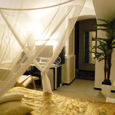 In Private Basement In Shared Mailand