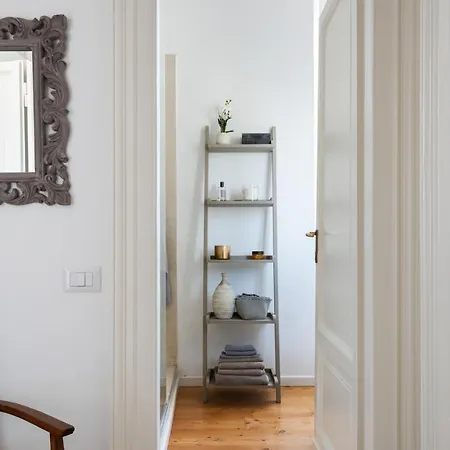 Refined And Classic In Cadorna Apartment *