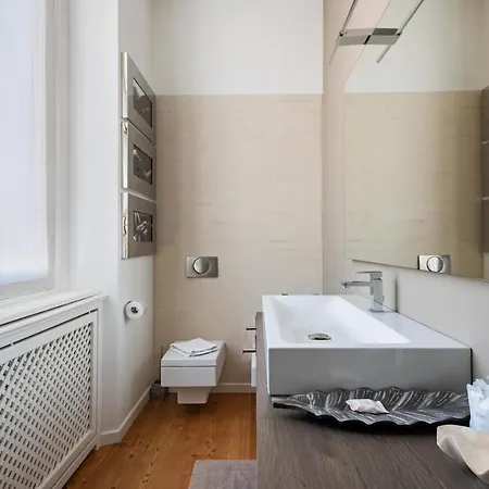Refined And Classic In Cadorna Apartment Mailand