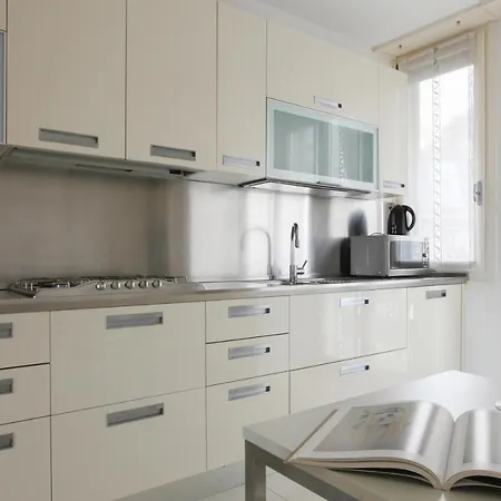 Heart Porta Romana Apartment