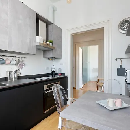 Refined And Classic In Cadorna Apartment Mailand