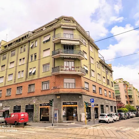 帕西法尔公寓 *