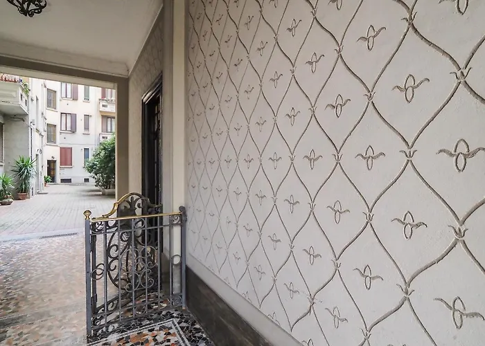 Contempora - Piazza Grandi 3 *