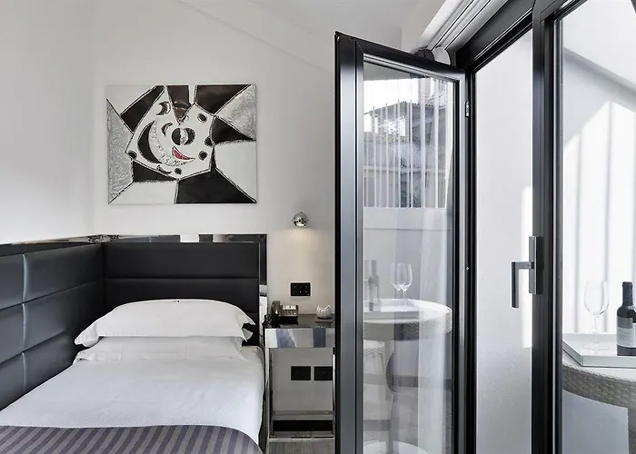 Lhp Napoleon Hotel 4*