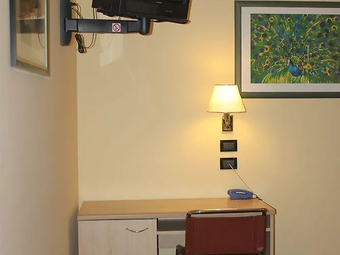 Hotel Ginosi Arizona Milaan