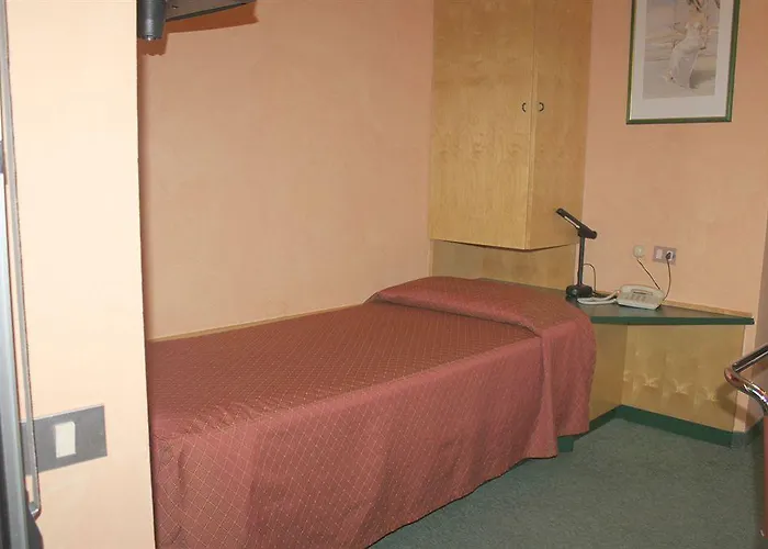 Hotel Ginosi Arizona 3*