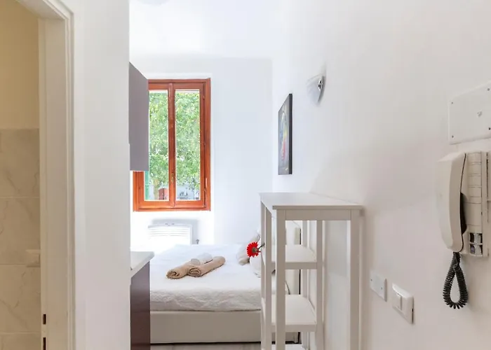 Alessia's Flat - Certosa * ميلان