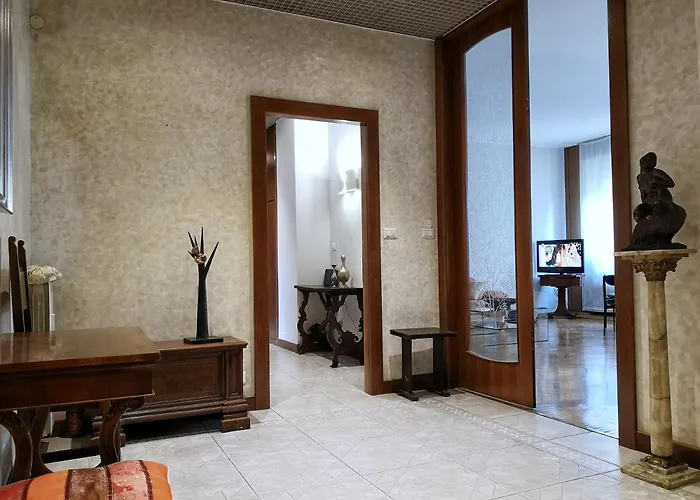 Laura's Milano