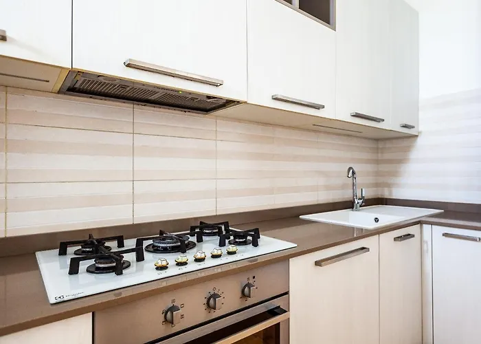 Easyhomes - Station Apartment