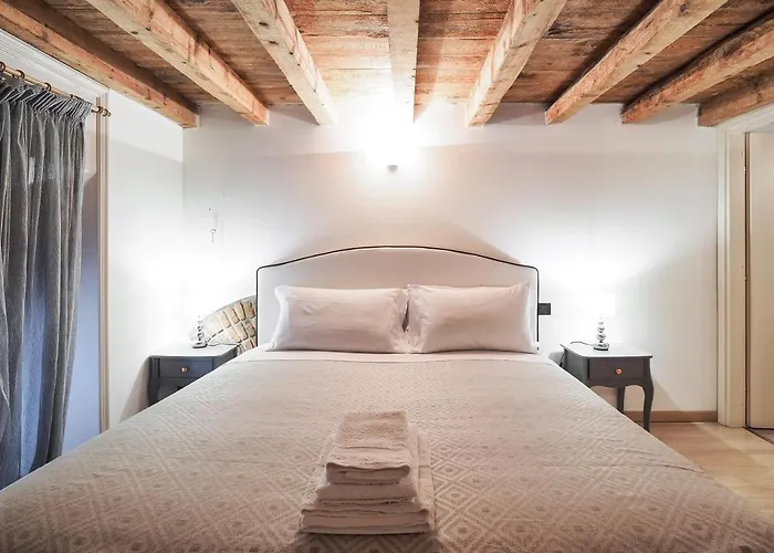 Unique Duomo Luxury Apartment