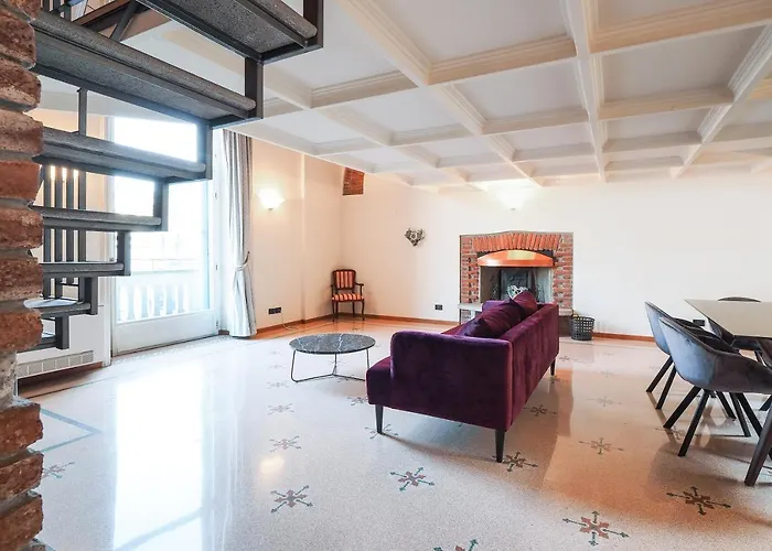 Unique Duomo Luxury Apartment *