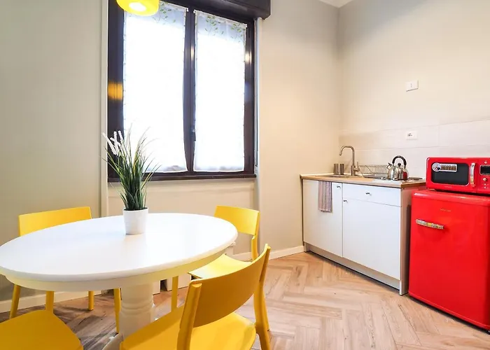 Primopiano - Ferrante Aporti Flats Daire *