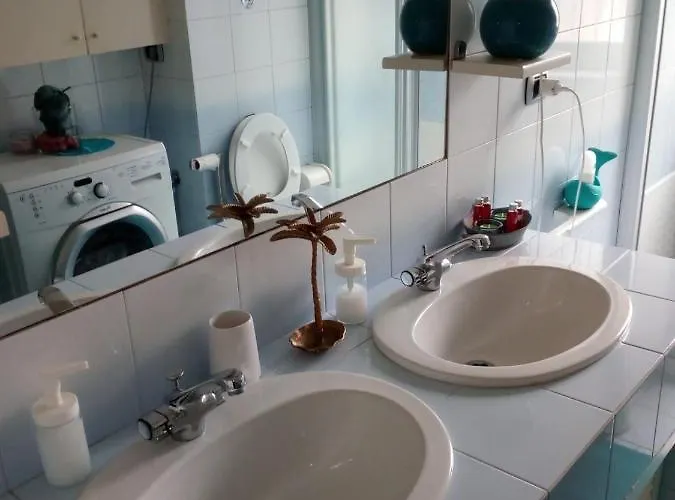 Leoni Charminghouse * Milan