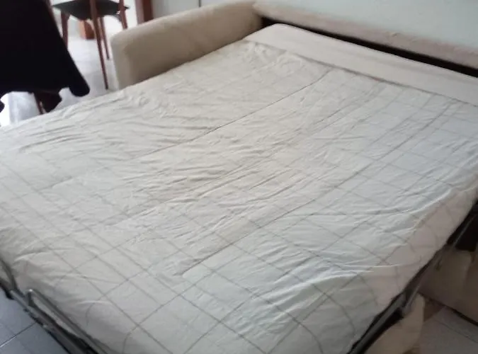 Leoni Charminghouse Милан