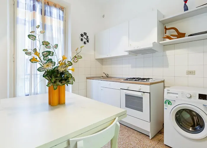 Guesthost - Loreto Courtyard * Milan