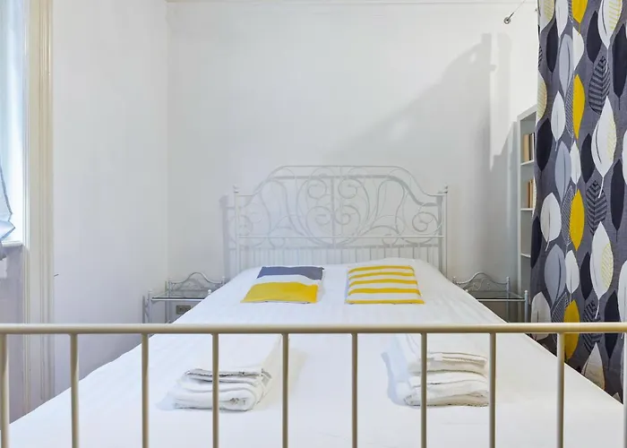 Guesthost - Loreto Courtyard Milan