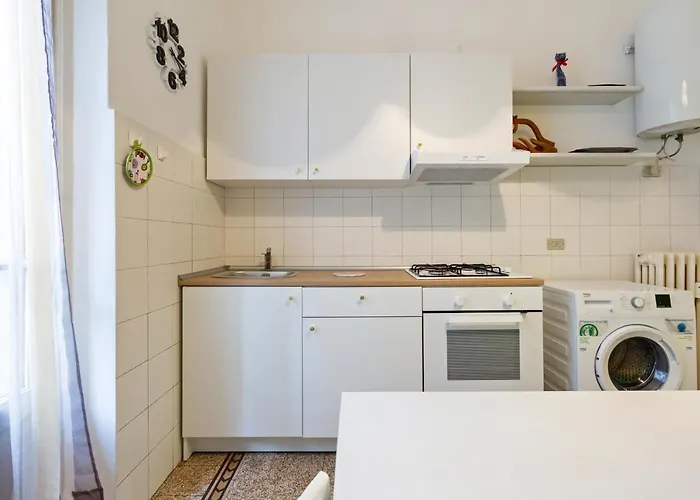 Guesthost - Loreto Courtyard * Milan