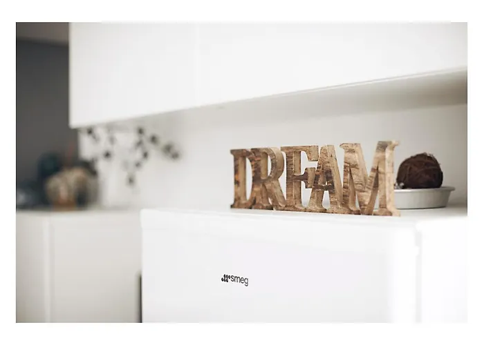 Taking A Walk In The Beating Heart Of Navigli * 밀라노