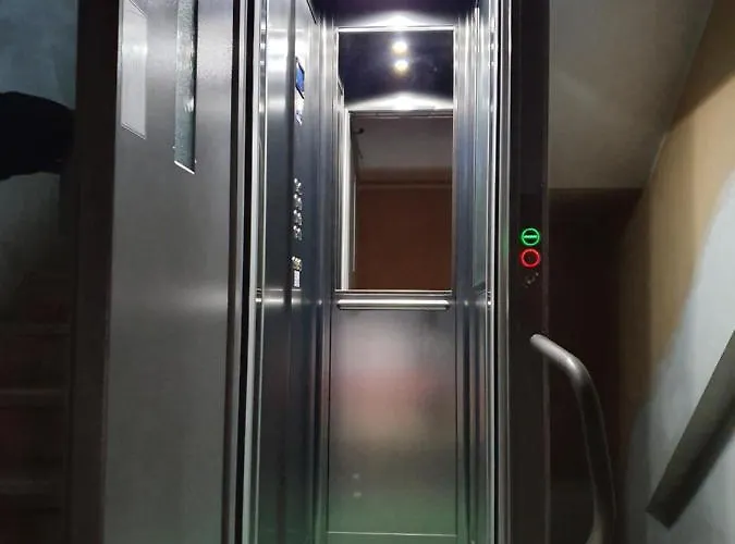 34 Via Giulio Carcano * Milán