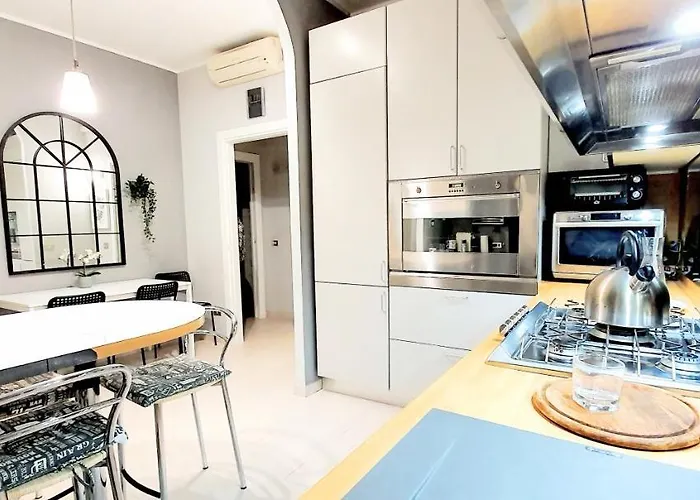 Charming Station アパート *