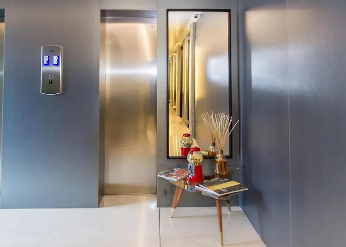 Aparthotel Bmore Duomo - Luxury Near Duomo 4*